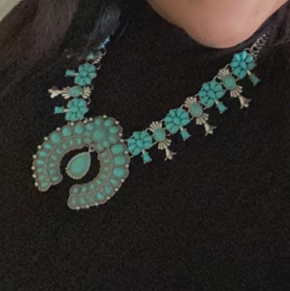 Lovage Bohemian Howlite Stone Squash Blossom Necklace - Picture 4 of 8